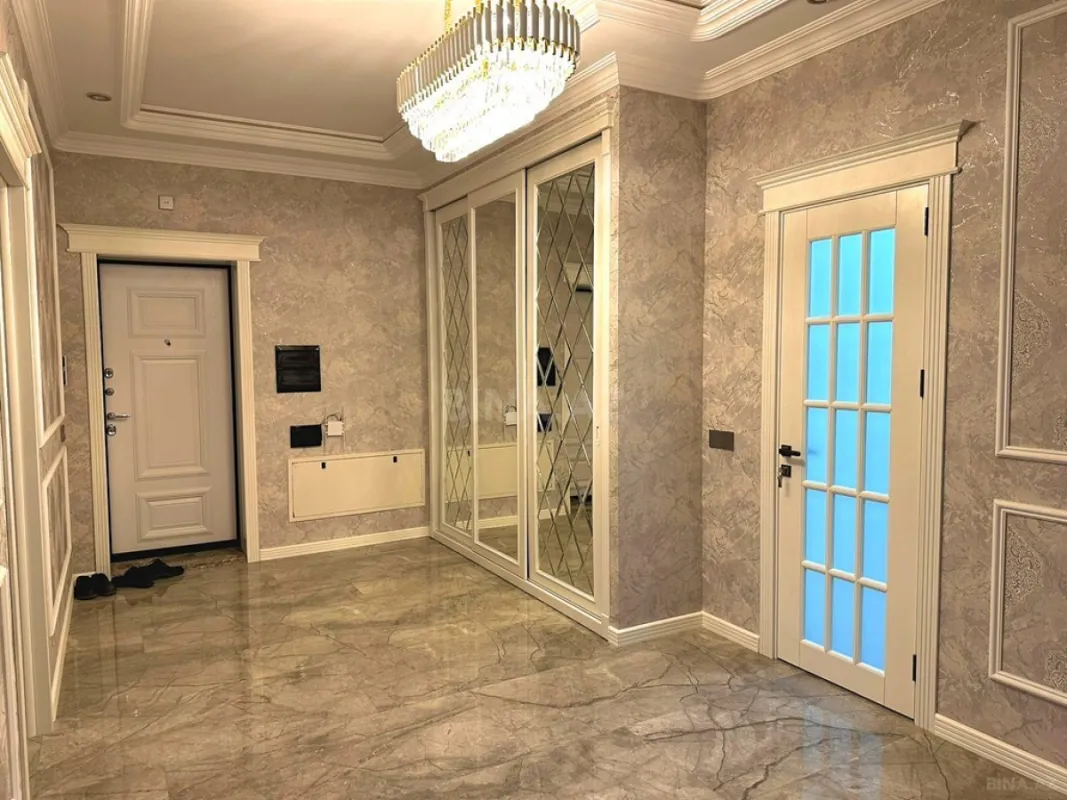 Satılır 4 otaqlı mənzil 191 m²