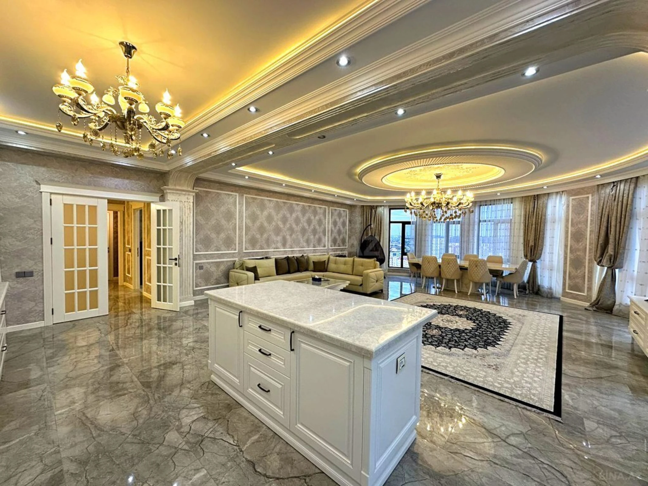 Satılır 4 otaqlı mənzil 191 m²