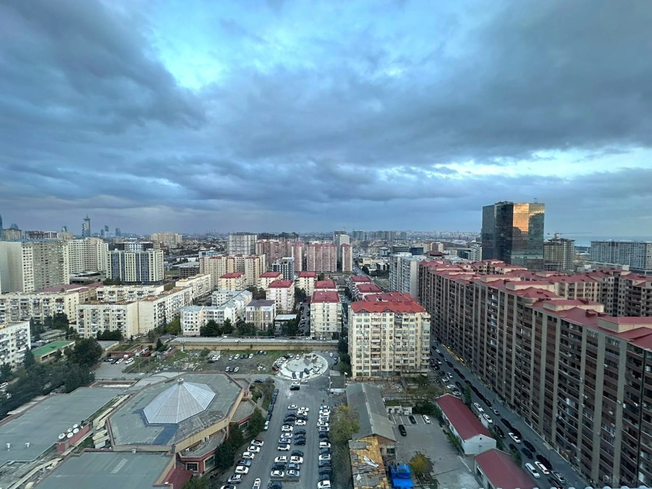 Satılır 4 otaqlı mənzil 191 m²