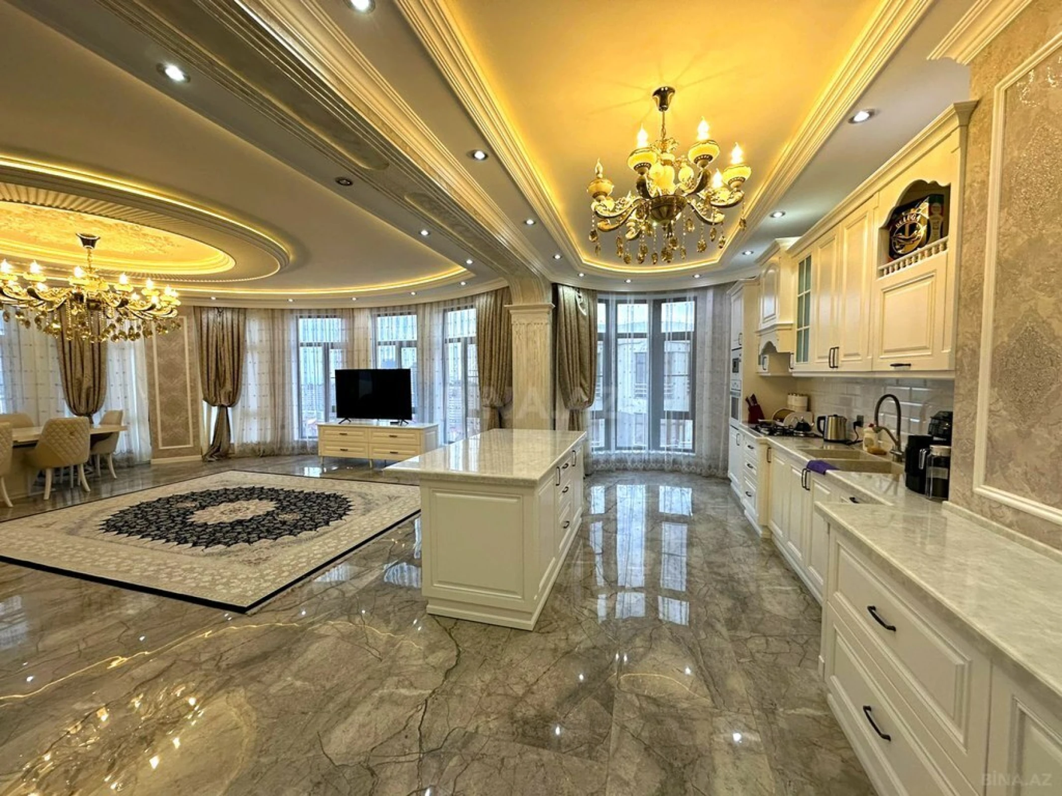 Satılır 4 otaqlı mənzil 191 m²