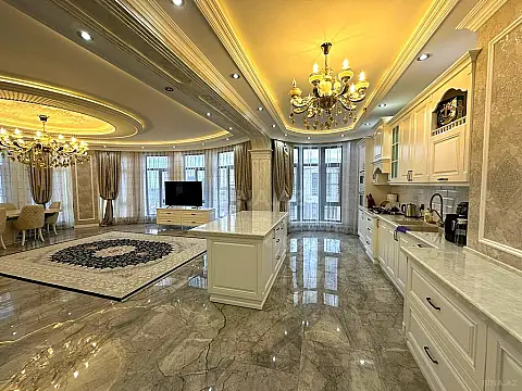 Satılır 4 otaqlı mənzil 191 m²