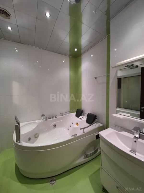 Satılır 9 otaqlı həyət evi 750 m²