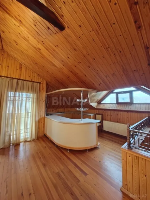 Satılır 9 otaqlı həyət evi 750 m²