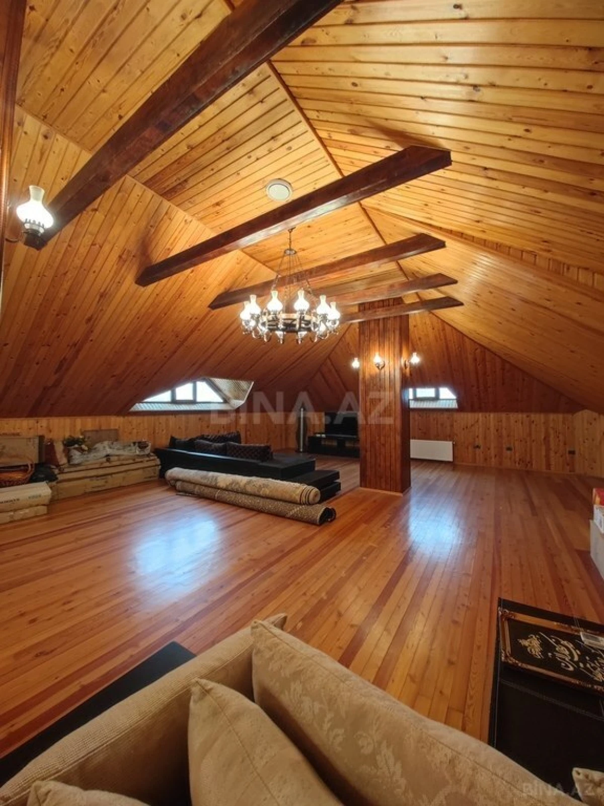 Satılır 9 otaqlı həyət evi 750 m²