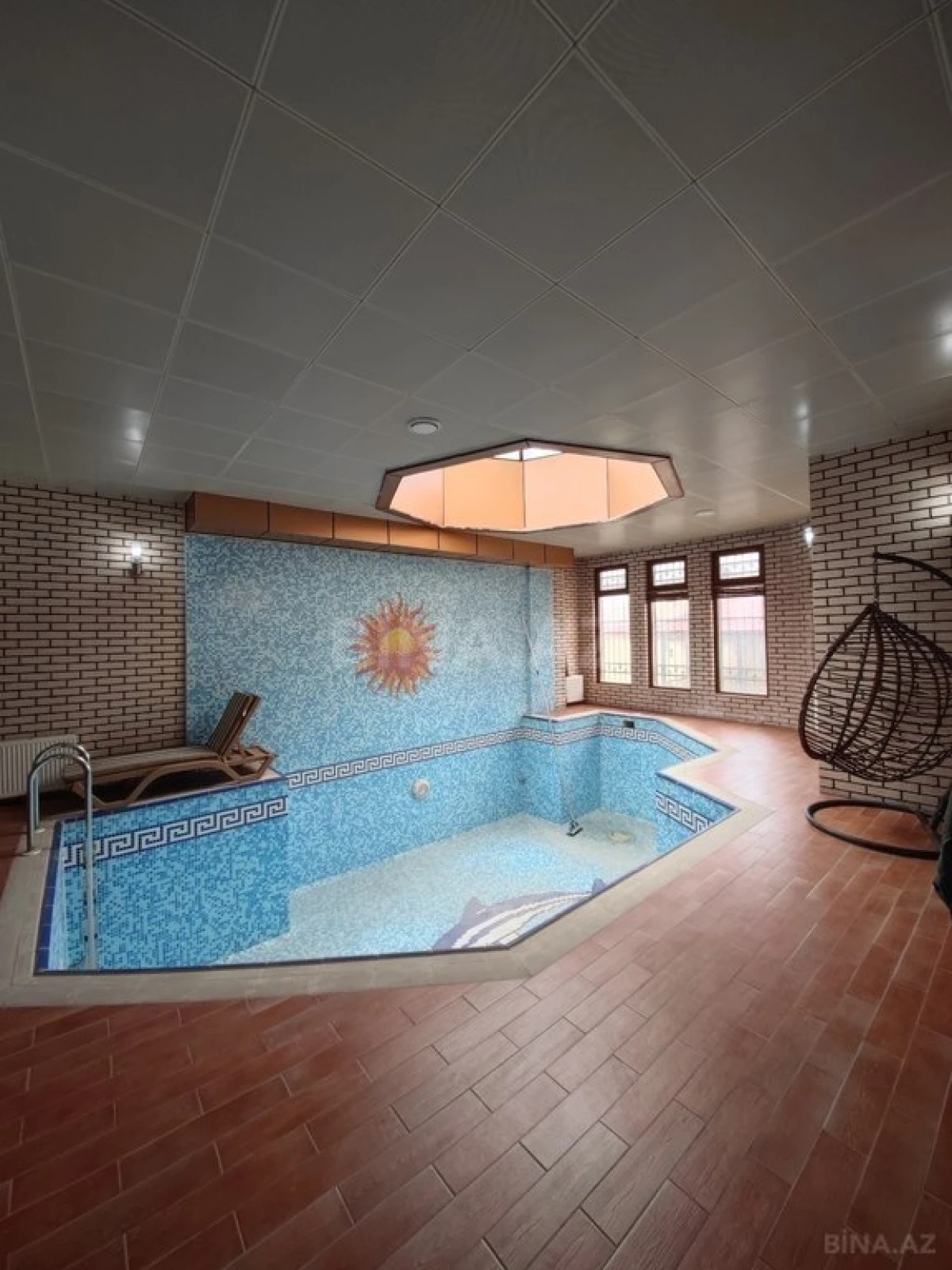 Satılır 9 otaqlı həyət evi 750 m²