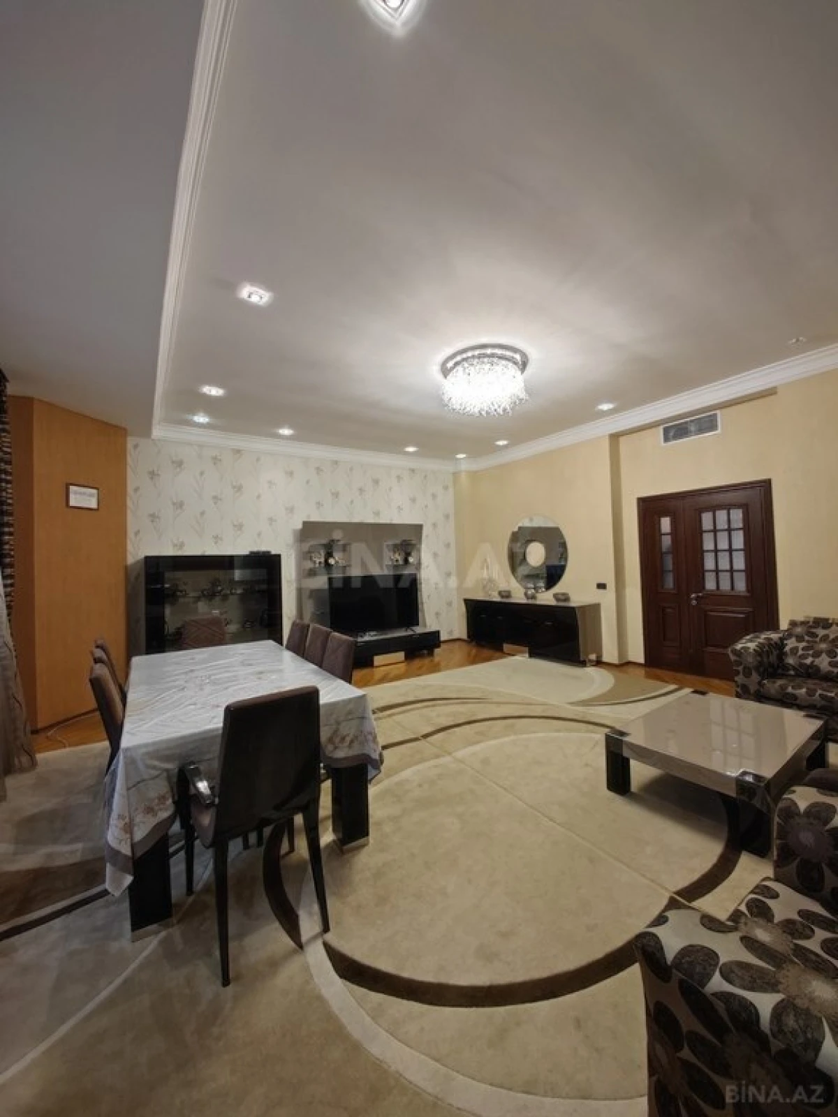 Satılır 9 otaqlı həyət evi 750 m²