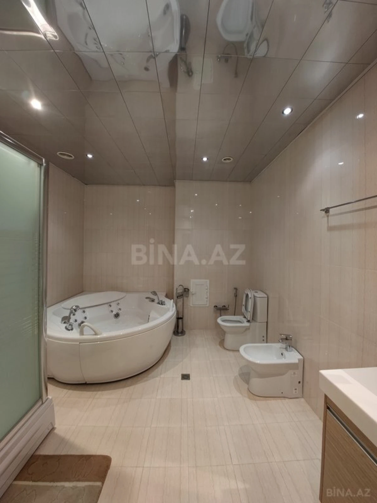 Satılır 9 otaqlı həyət evi 750 m²