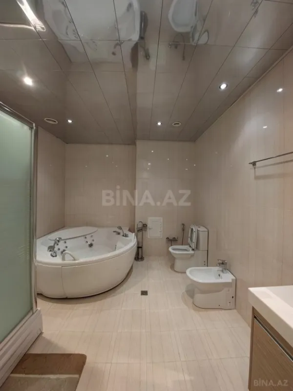 Satılır 9 otaqlı həyət evi 750 m²