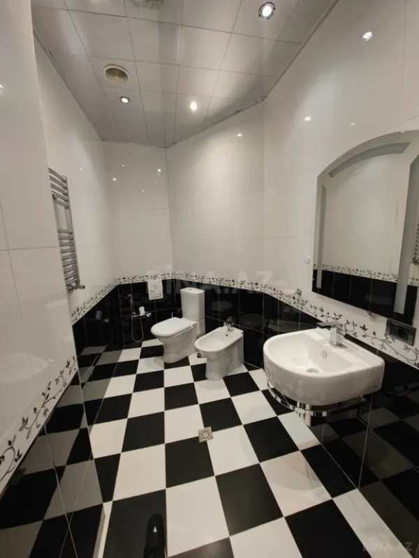 Satılır 9 otaqlı həyət evi 750 m²