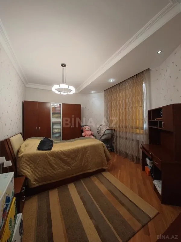 Satılır 9 otaqlı həyət evi 750 m²