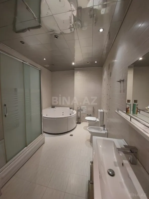 Satılır 9 otaqlı həyət evi 750 m²