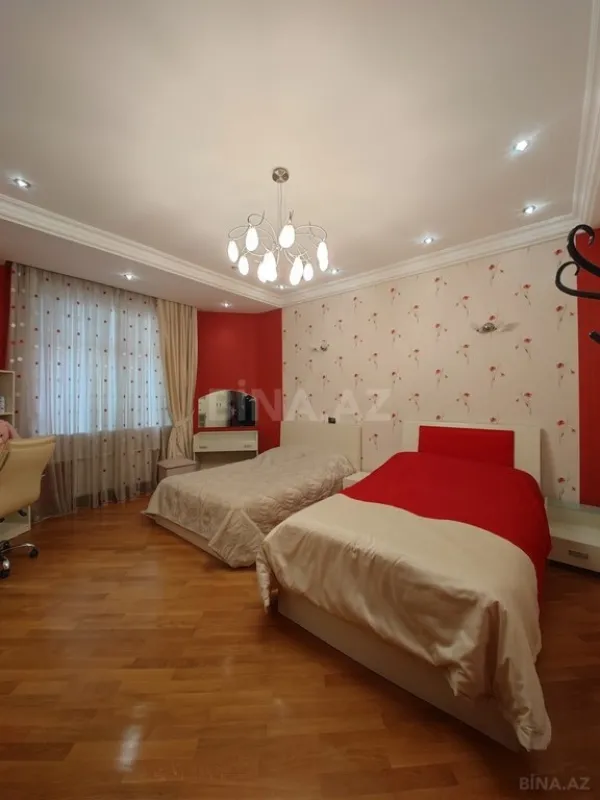 Satılır 9 otaqlı həyət evi 750 m²