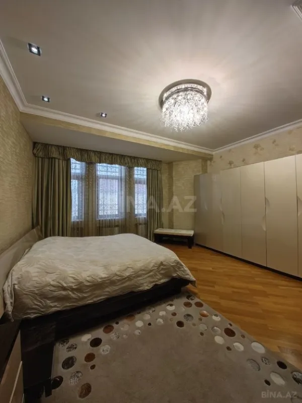 Satılır 9 otaqlı həyət evi 750 m²