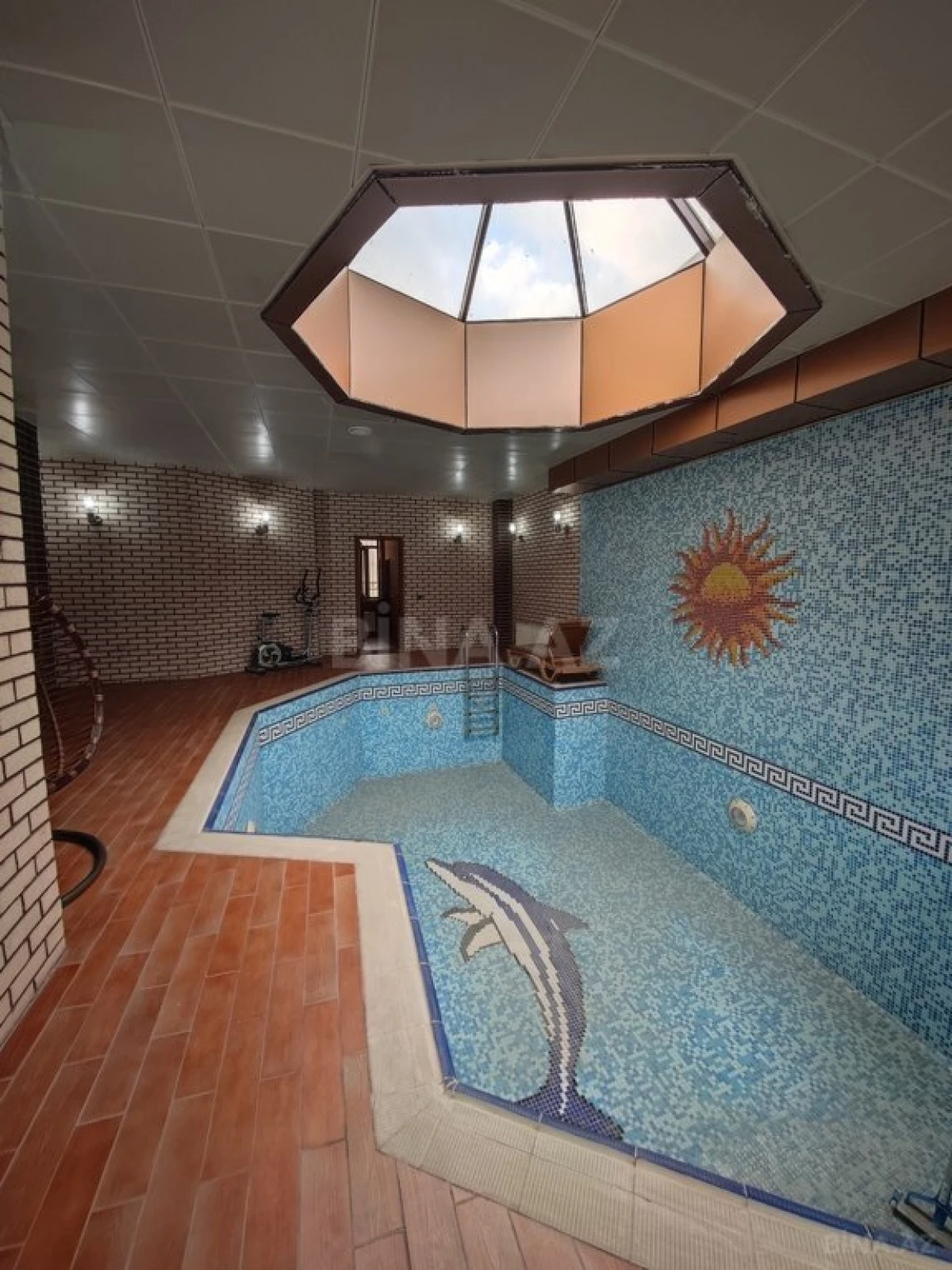 Satılır 9 otaqlı həyət evi 750 m²