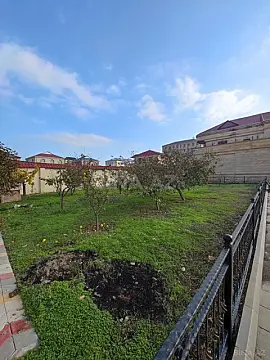 Satılır 9 otaqlı həyət evi 750 m²