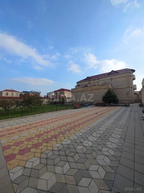 Satılır 9 otaqlı həyət evi 750 m²