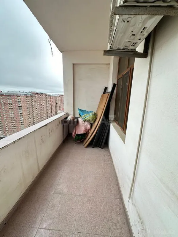 Satılır 4 otaqlı mənzil 120 m²
