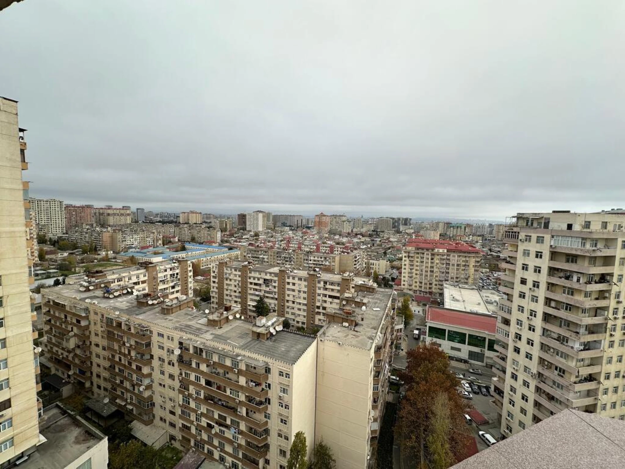 Satılır 4 otaqlı mənzil 120 m²