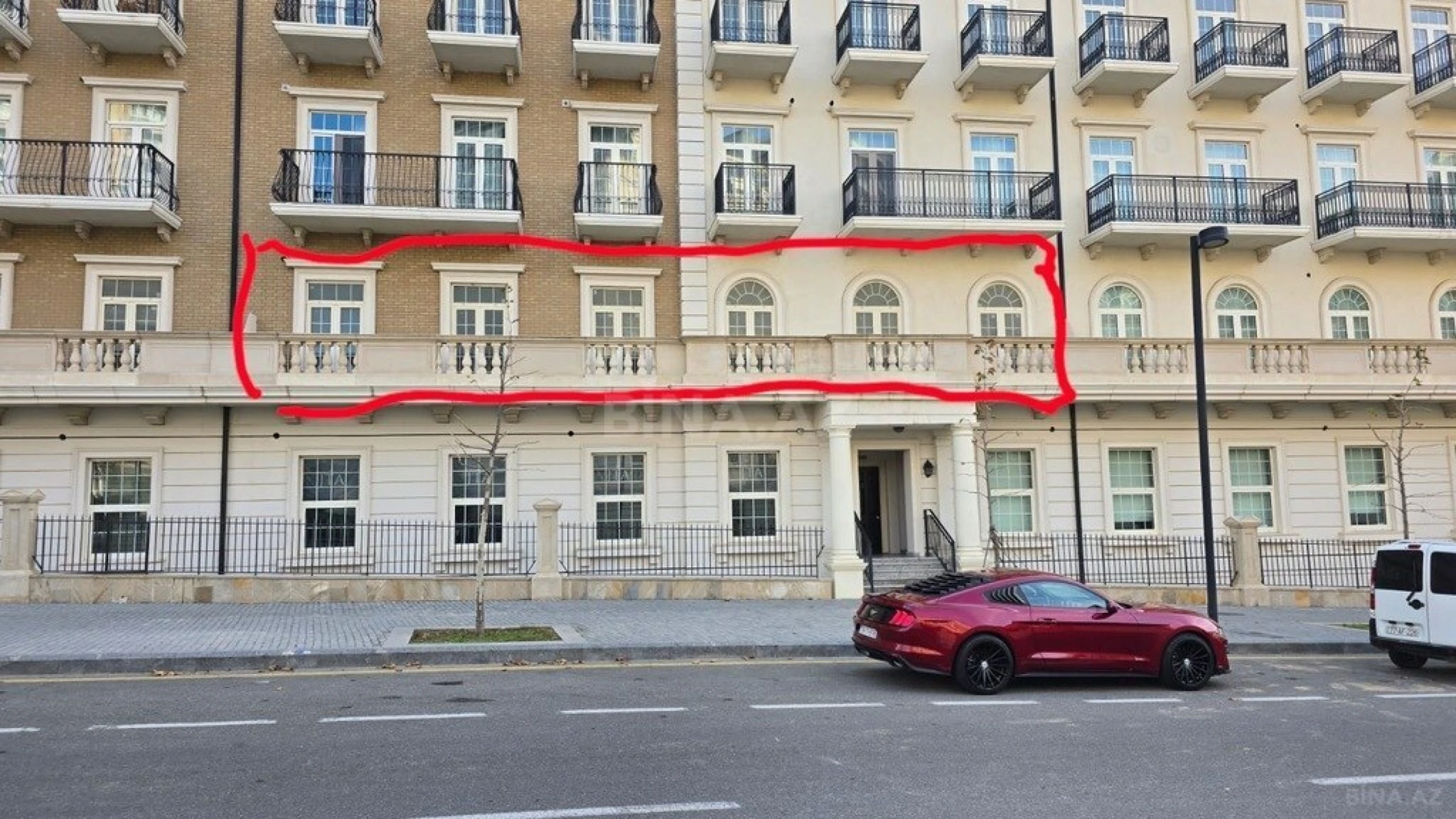 Satılır 4 otaqlı mənzil 145 m²