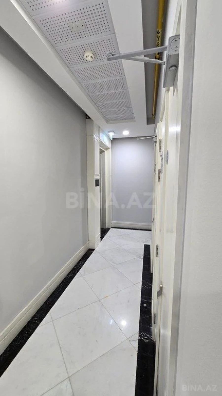 Satılır 4 otaqlı mənzil 145 m²