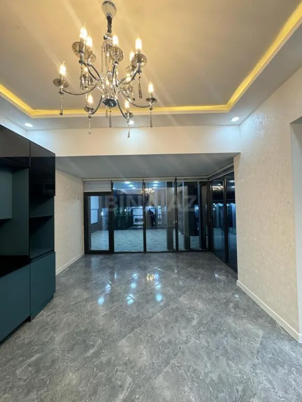 Satılır 5 otaqlı həyət evi 240 m²