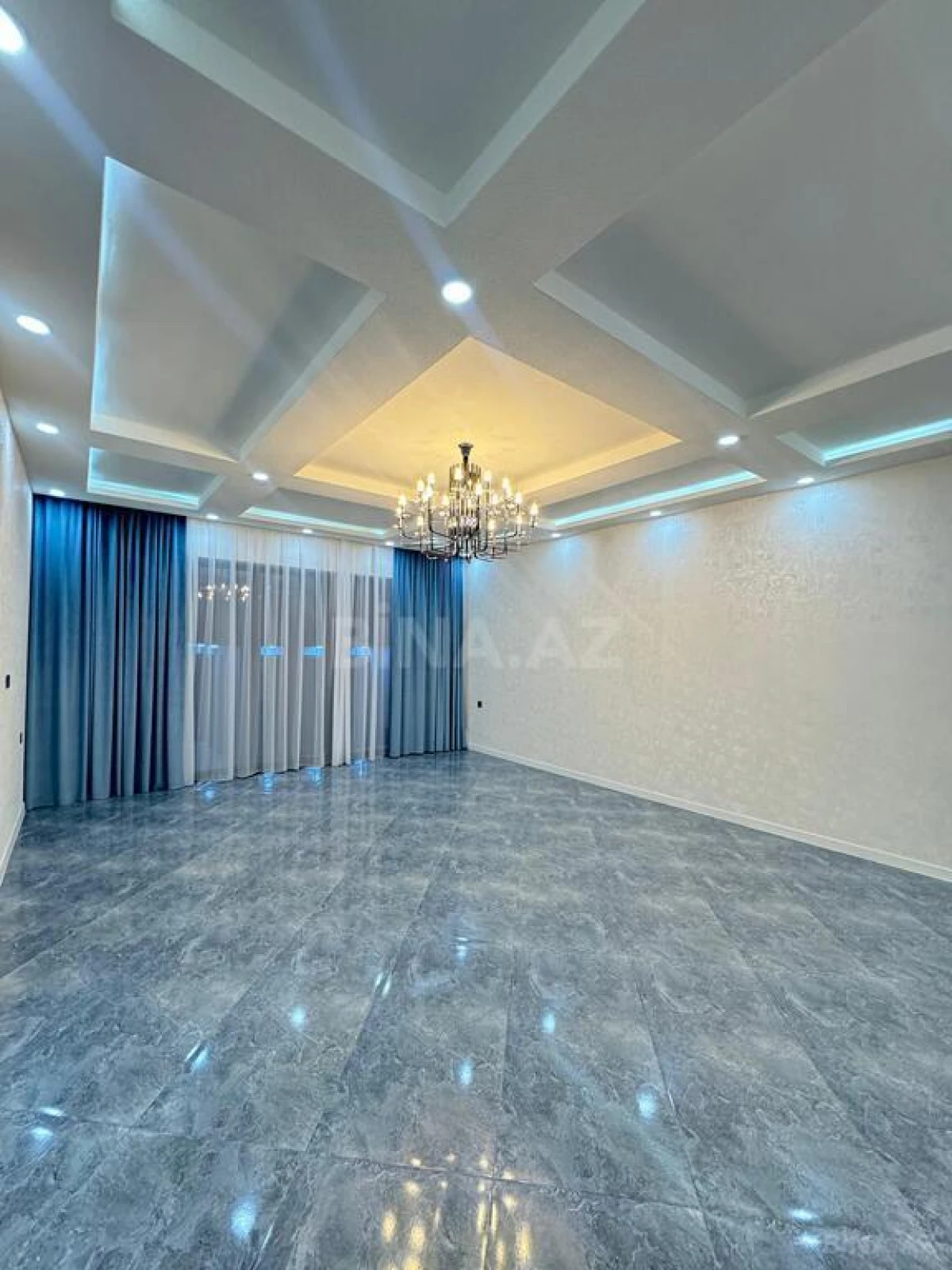 Satılır 5 otaqlı həyət evi 240 m²