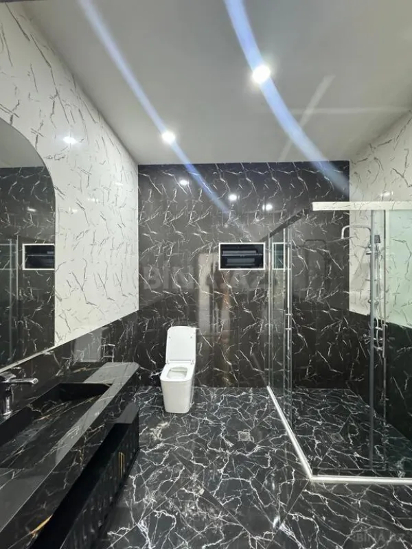 Satılır 5 otaqlı həyət evi 240 m²