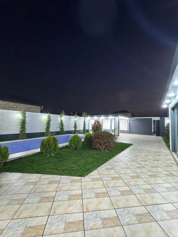 Satılır 5 otaqlı həyət evi 240 m²