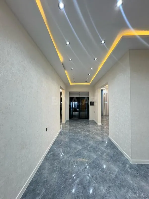 Satılır 5 otaqlı həyət evi 240 m²