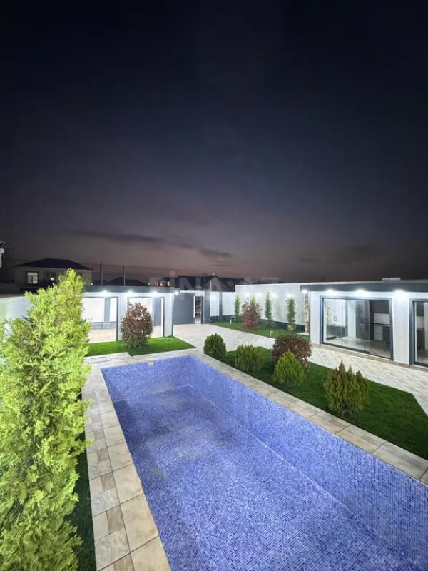 Satılır 5 otaqlı həyət evi 240 m²
