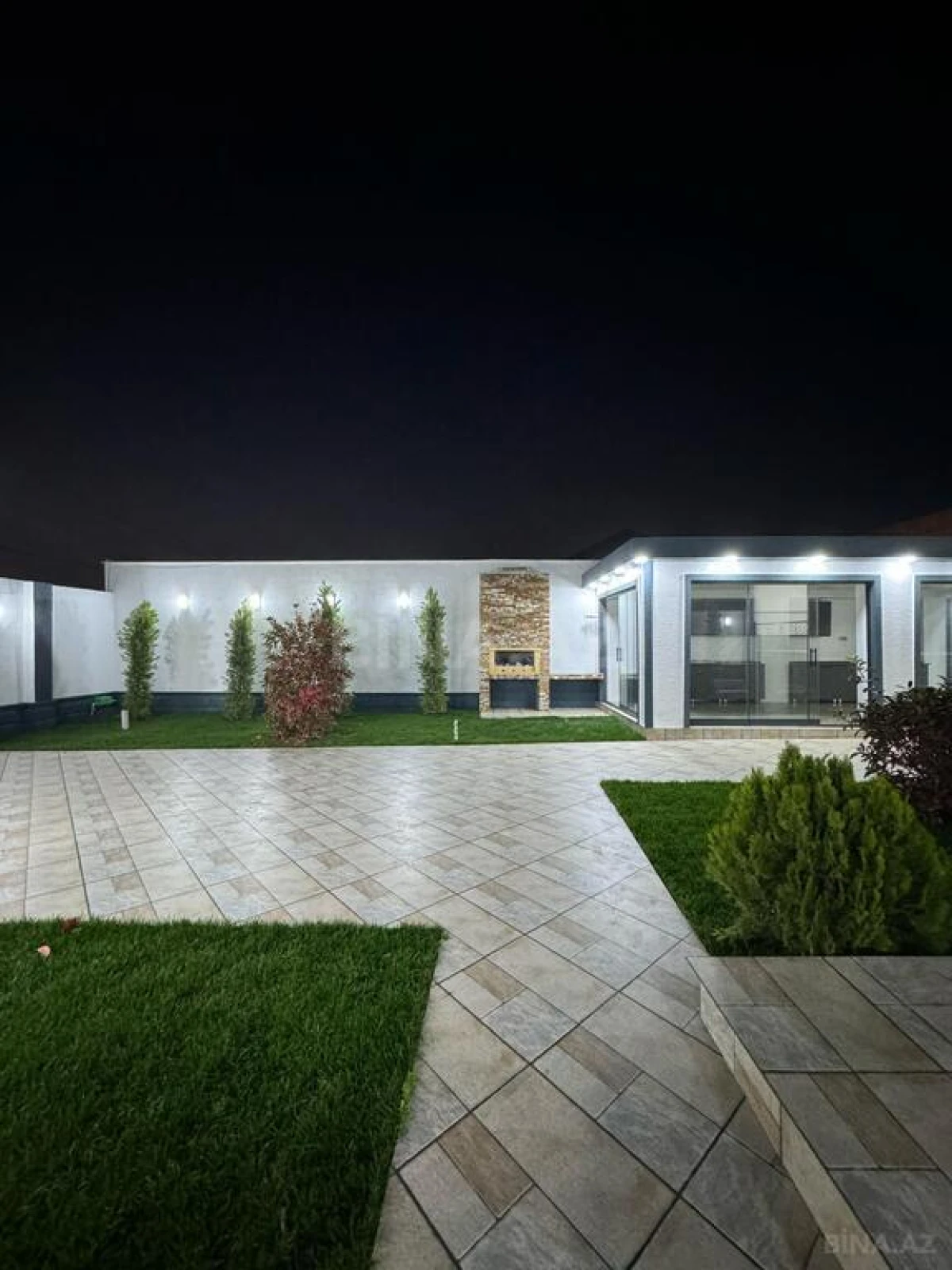Satılır 5 otaqlı həyət evi 240 m²
