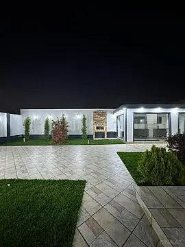 Satılır 5 otaqlı həyət evi 240 m²