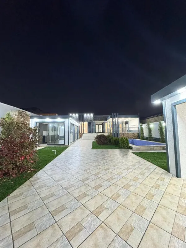 Satılır 5 otaqlı həyət evi 240 m²
