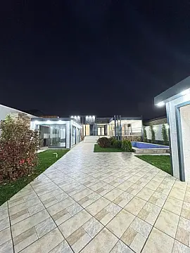 Satılır 5 otaqlı həyət evi 240 m²