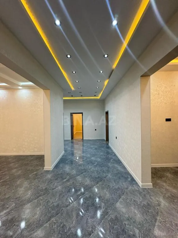 Satılır 5 otaqlı həyət evi 240 m²