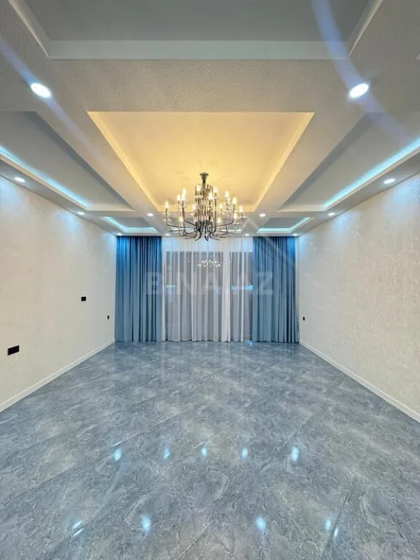 Satılır 5 otaqlı həyət evi 240 m²