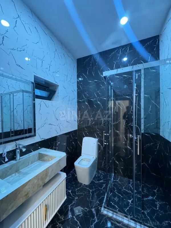 Satılır 5 otaqlı həyət evi 240 m²