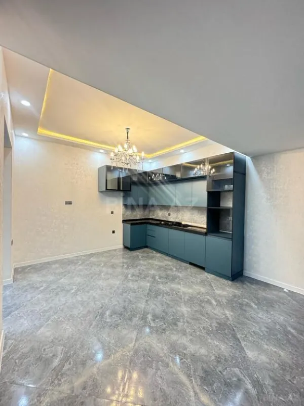 Satılır 5 otaqlı həyət evi 240 m²