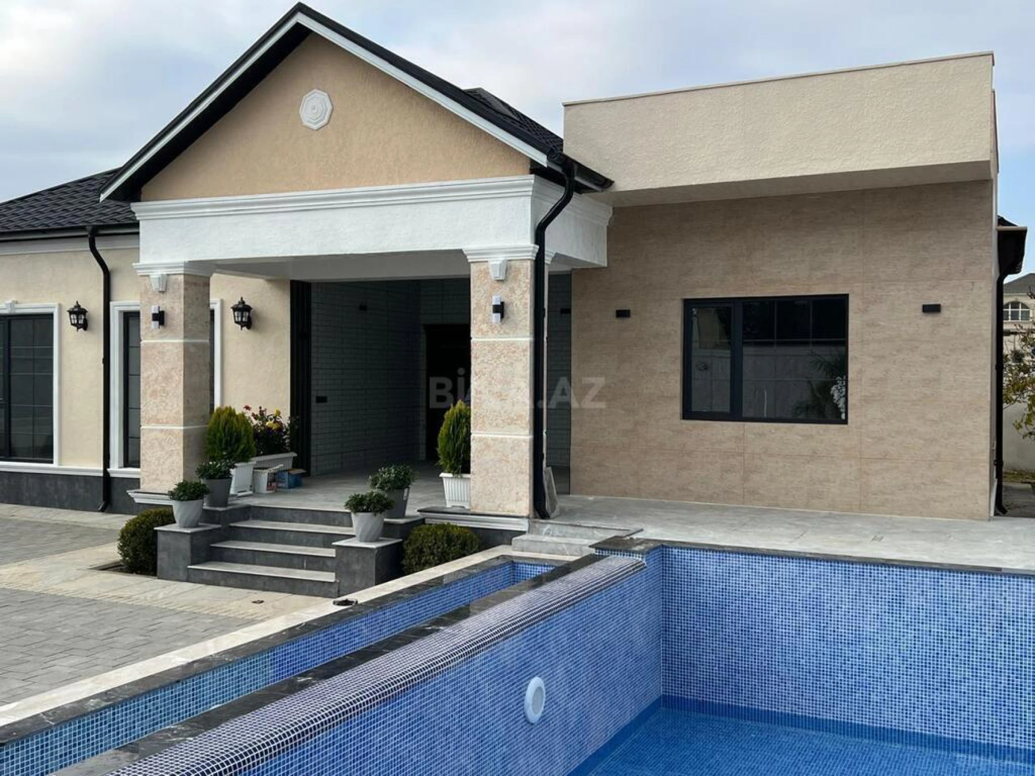 Satılır 4 otaqlı həyət evi 165 m²