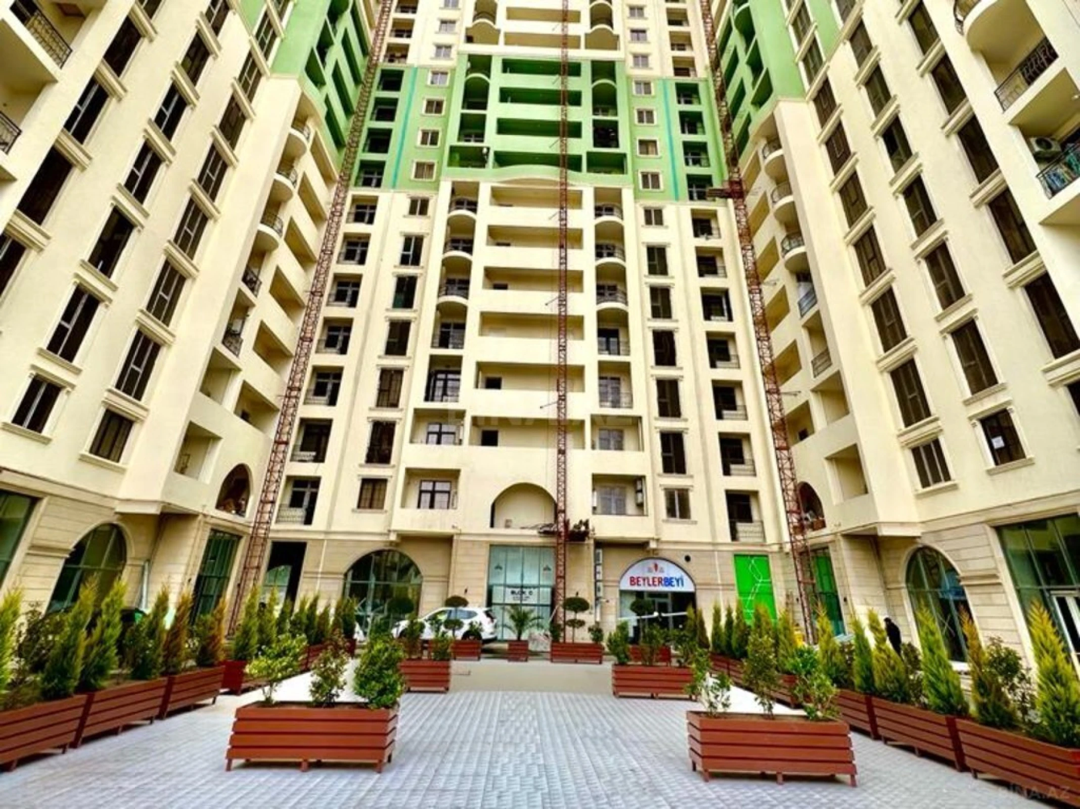 Satılır obyekt 140 m²