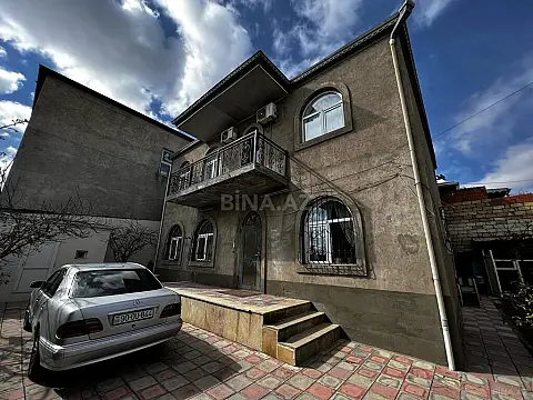 Satılır 5 otaqlı həyət evi 240 m²