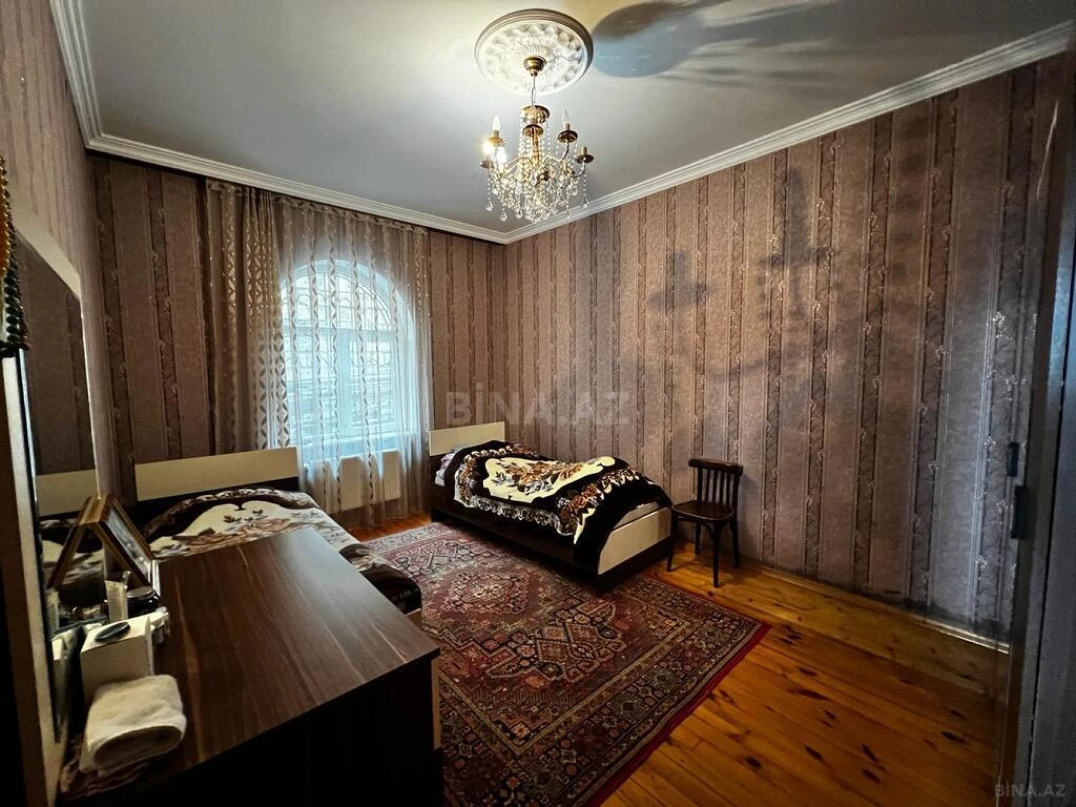 Satılır 5 otaqlı həyət evi 240 m²