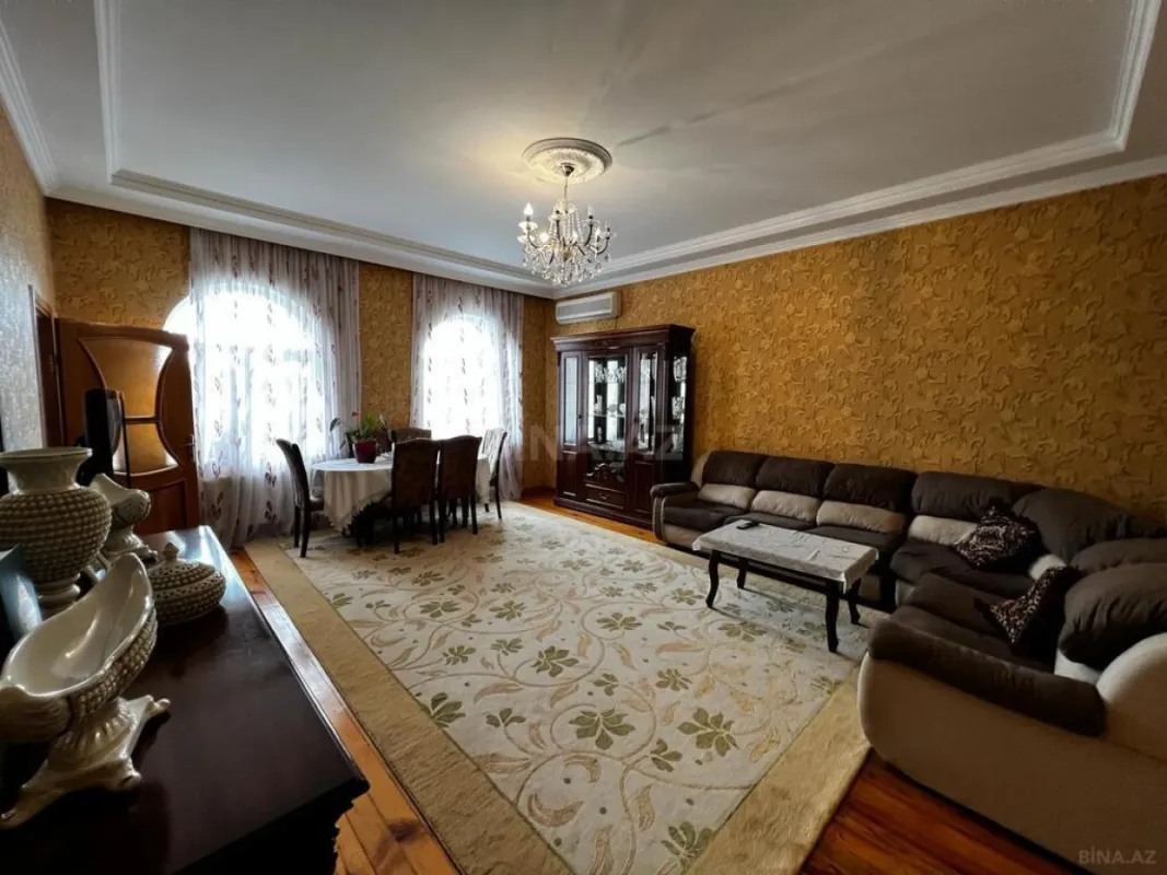 Satılır 5 otaqlı həyət evi 240 m²