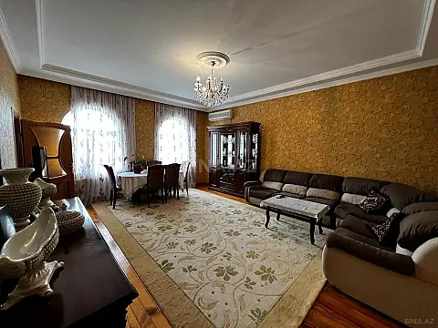 Satılır 5 otaqlı həyət evi 240 m²