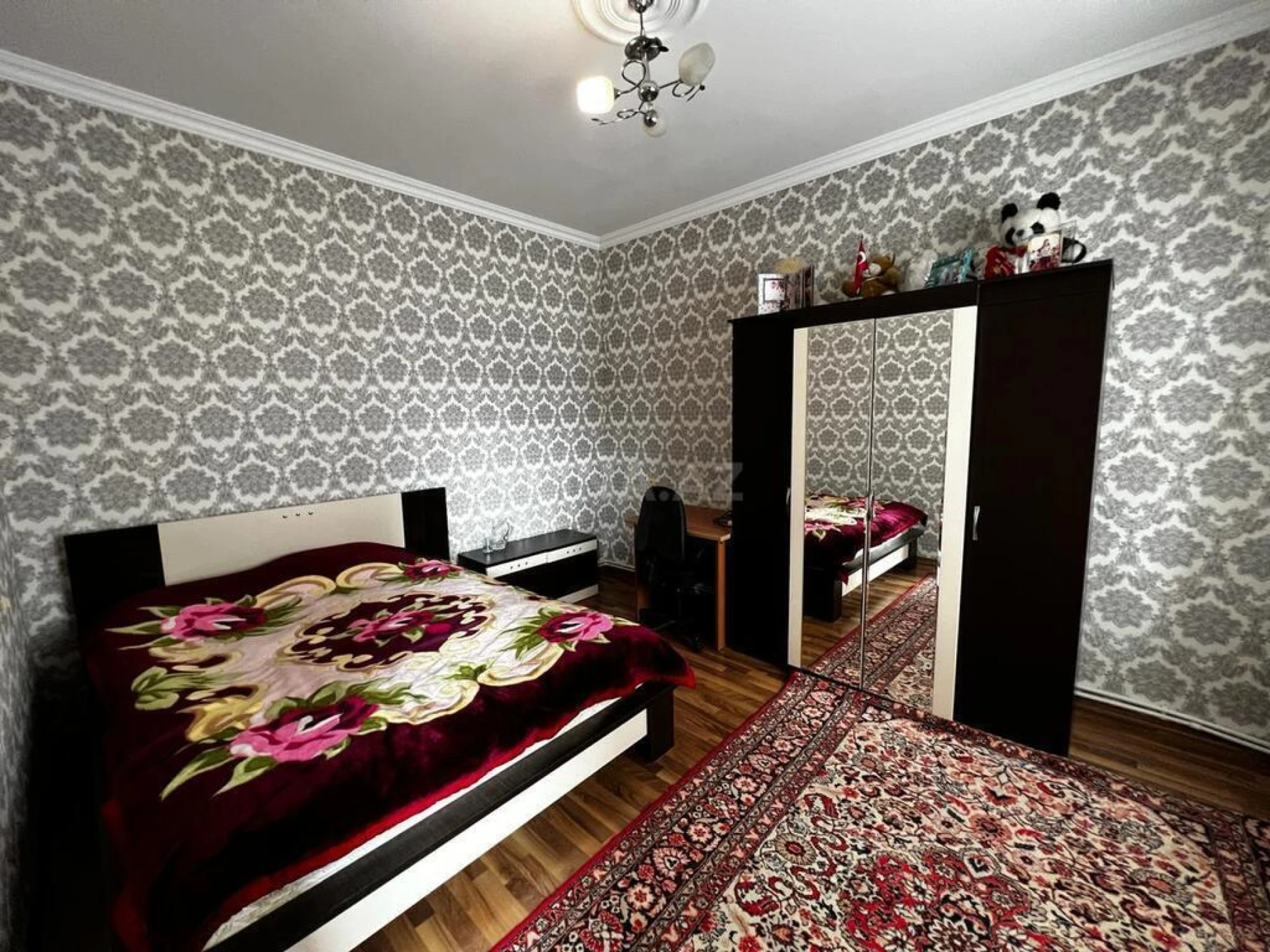 Satılır 5 otaqlı həyət evi 240 m²