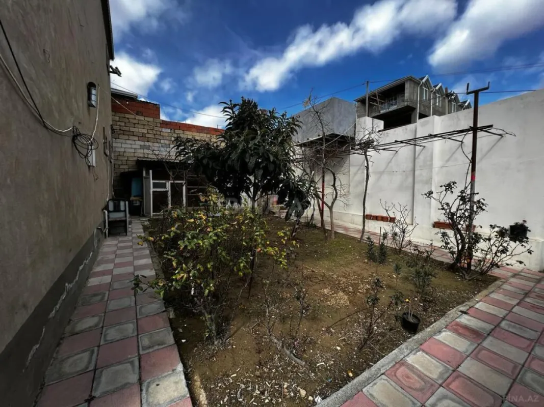 Satılır 5 otaqlı həyət evi 240 m²