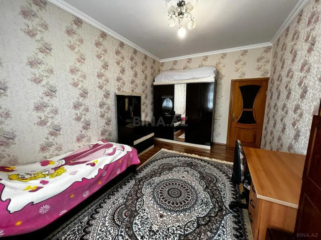 Satılır 5 otaqlı həyət evi 240 m²