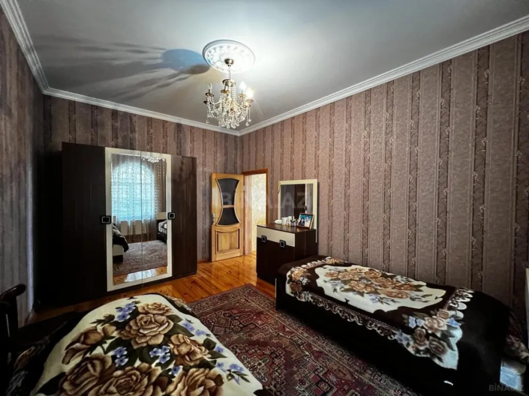 Satılır 5 otaqlı həyət evi 240 m²