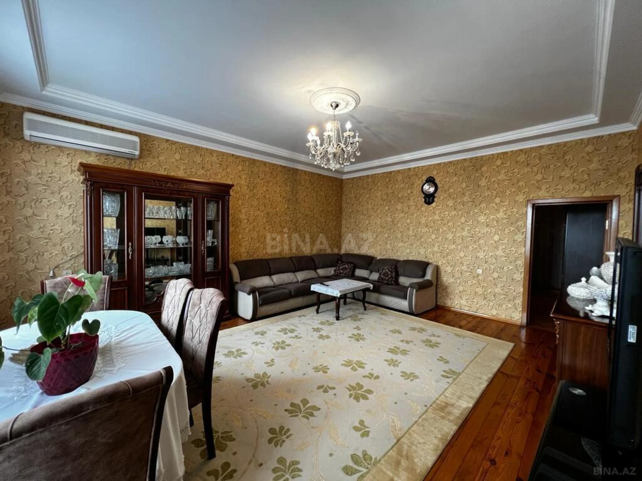 Satılır 5 otaqlı həyət evi 240 m²