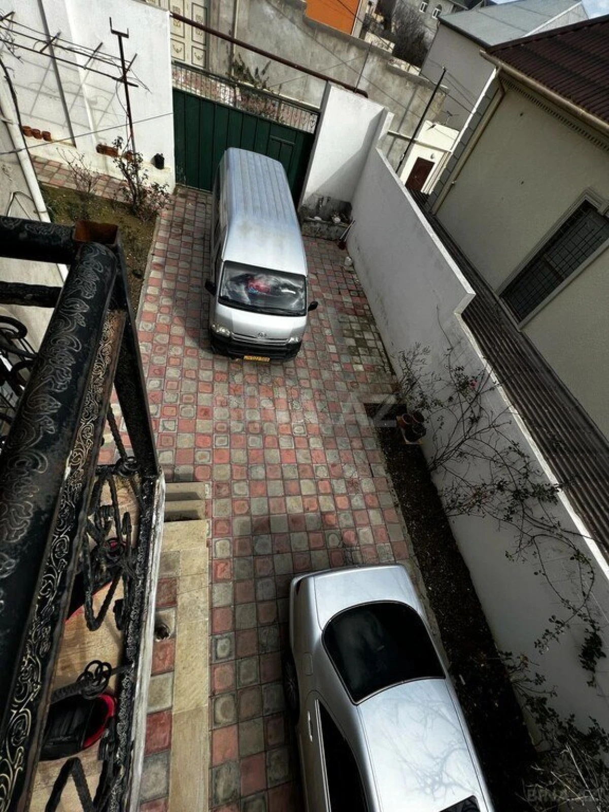 Satılır 5 otaqlı həyət evi 240 m²